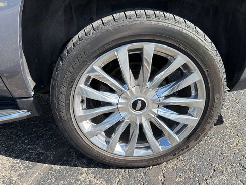 Used 2019 Cadillac Escalade ESV Luxury AWD/4WD image 18