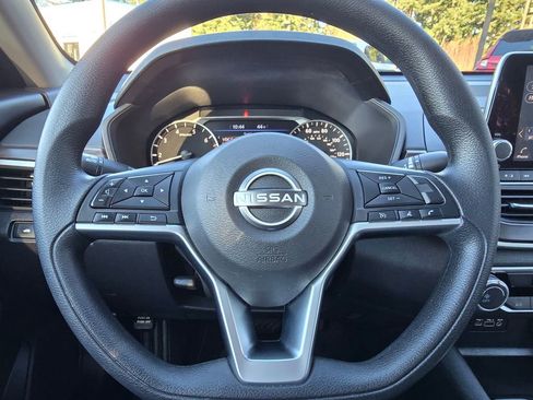 Used 2024 Nissan Altima 2.5 SV image 15