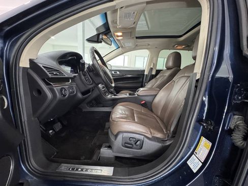 Used 2017 Lincoln MKT FWD image 16
