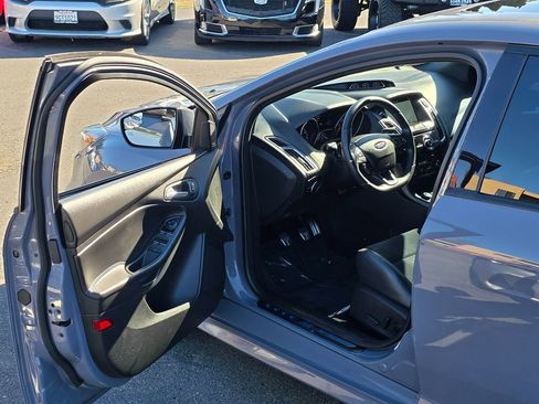Used 2017 Ford Focus RS image 40