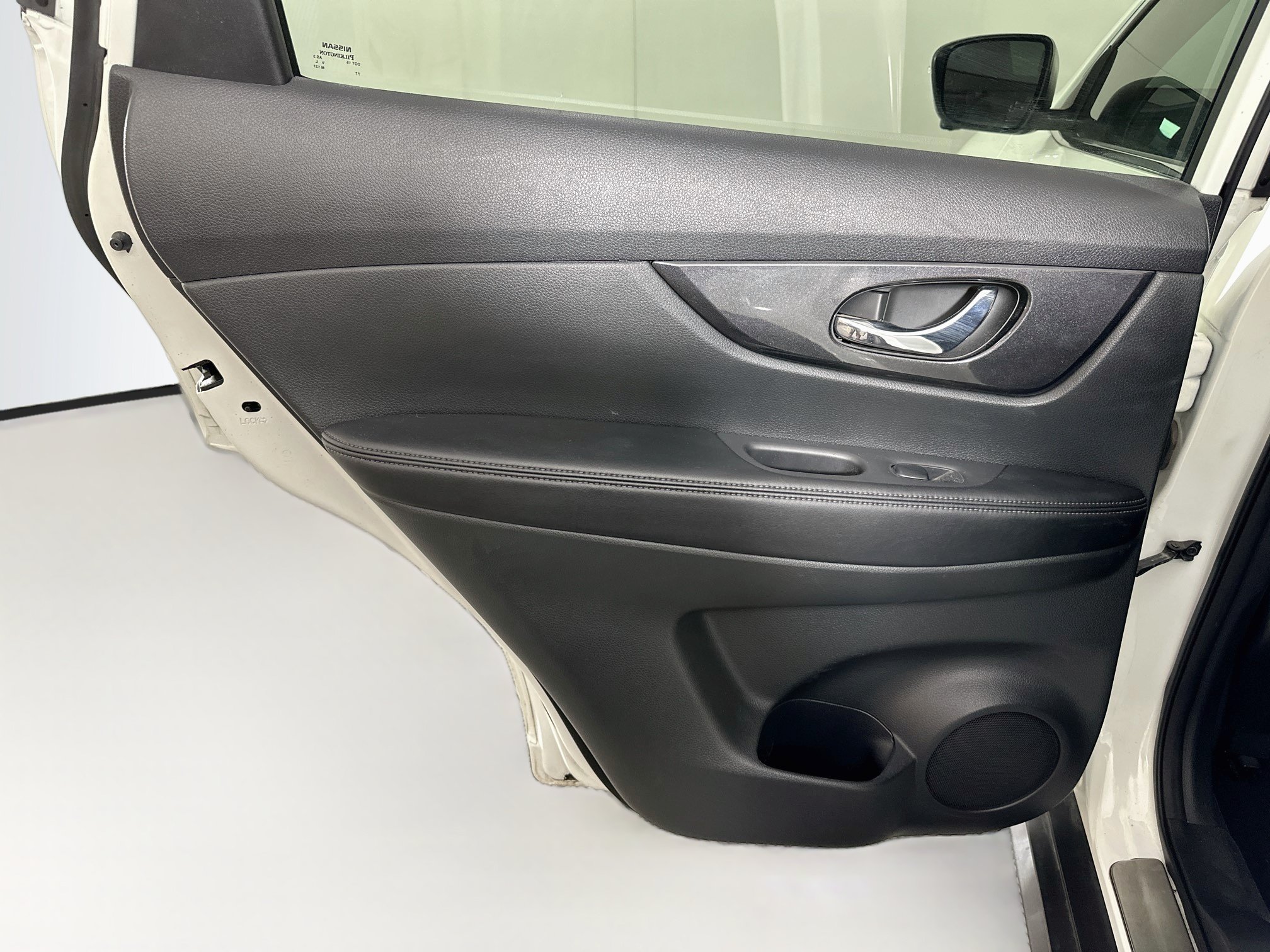 Used 2018 Nissan Rogue SV w/ Premium Package FWD image 26