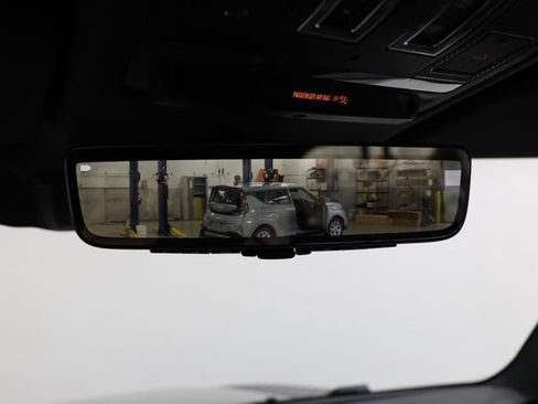 Used 2025 Land Rover Defender 110 X-Dynamic SE AWD/4WD image 21
