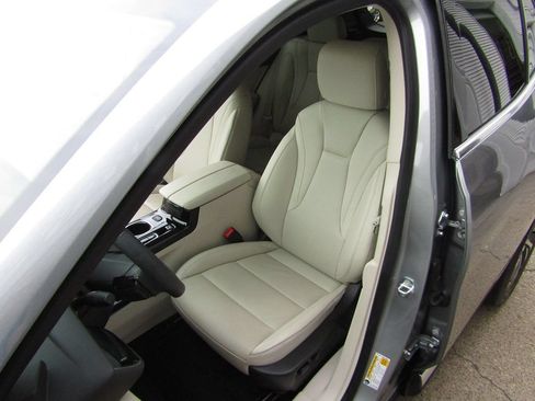 Used 2023 Buick Envision Essence AWD/4WD image 31