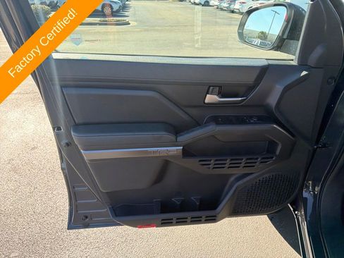 Used 2025 Toyota Tacoma TRD Sport image 9