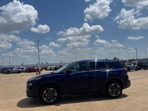 Used 2025 Nissan Rogue SV AWD/4WD image 12