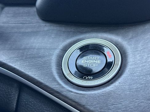 Used 2024 Jeep Grand Cherokee L Limited w/ Luxury Tech Group II image 24