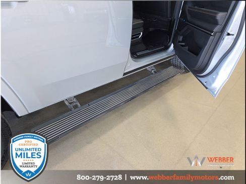 Used 2023 Jeep Grand Wagoneer Series III w/ Rear Seat Video Group 1 AWD/4WD image 6