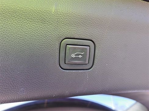 Used 2023 Buick Enclave Essence w/ Experience Buick Package image 6