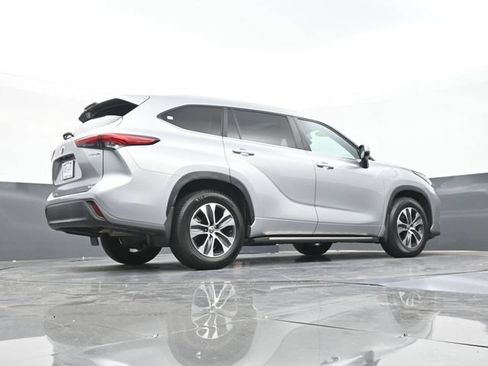 Used 2023 Toyota Highlander XLE FWD image 29