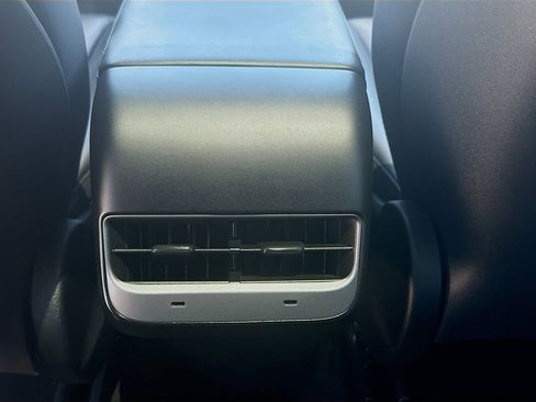 Used 2023 Tesla Model Y 2WD image 23