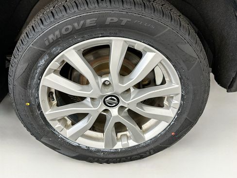 Used 2018 Nissan Rogue SV w/ Premium Package AWD/4WD image 11