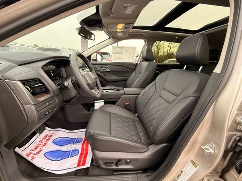 New 2026 Nissan Rogue Platinum w/ Platinum Premium Package image 12