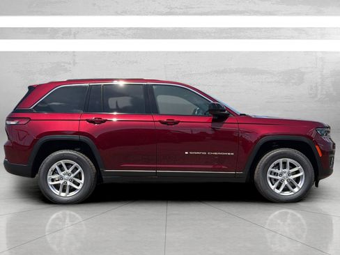 New 2026 Jeep Grand Cherokee Laredo w/ Trailer Tow Package AWD/4WD image 4