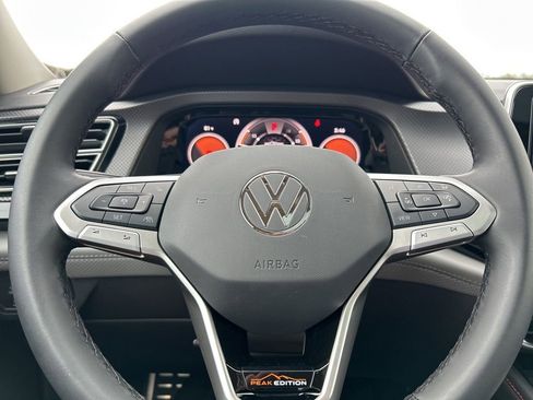 Used 2025 Volkswagen Atlas Peak Edition SE image 18
