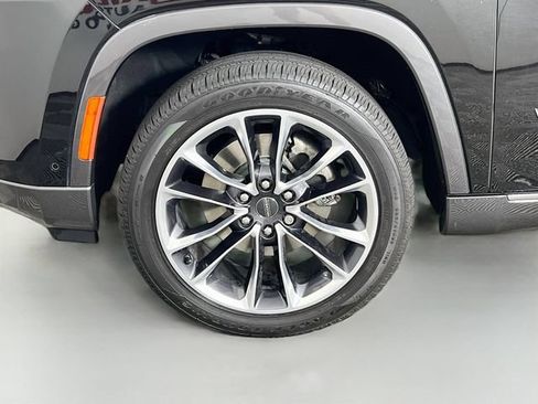 Used 2022 Jeep Wagoneer Series III w/ Premium Group I AWD/4WD image 29