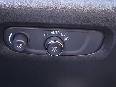 Used 2022 Chevrolet Traverse LT image 26