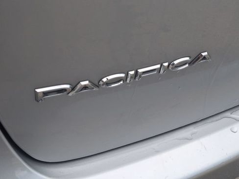 Used 2024 Chrysler Pacifica Touring-L FWD image 34