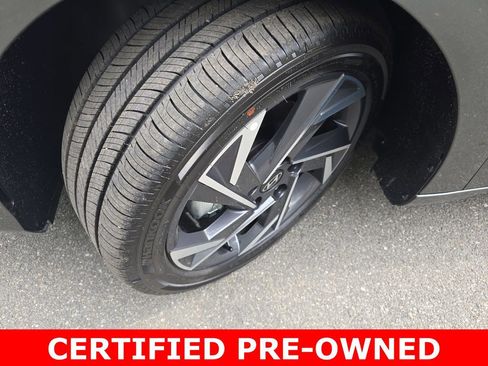 Certified 2025 Hyundai Elantra SEL FWD image 33