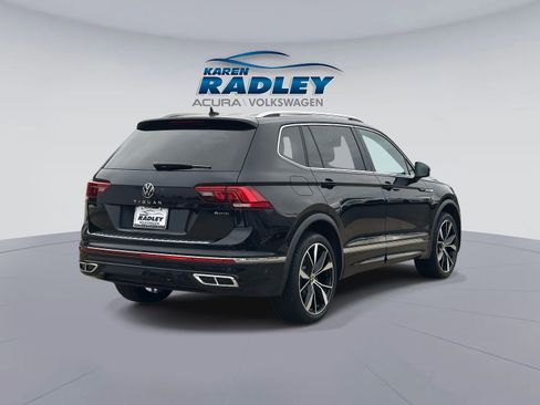 Certified 2022 Volkswagen Tiguan SEL R-Line image 2