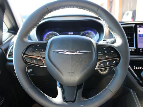 Used 2023 Chrysler Pacifica Limited w/ Uconnect Theater Family Group AWD/4WD image 20