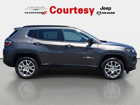 Certified 2022 Jeep Compass Latitude AWD/4WD image 3