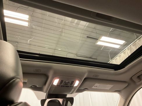 Used 2023 Toyota Highlander Limited image 36