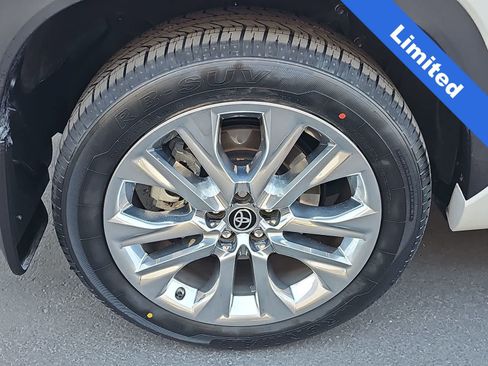 Used 2023 Toyota Highlander Limited image 12