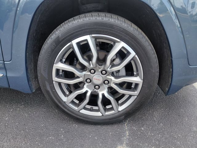 Used 2024 GMC Terrain Denali w/ Denali Premium Package AWD/4WD image 8