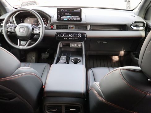 Certified 2025 Honda Pilot TrailSport image 14