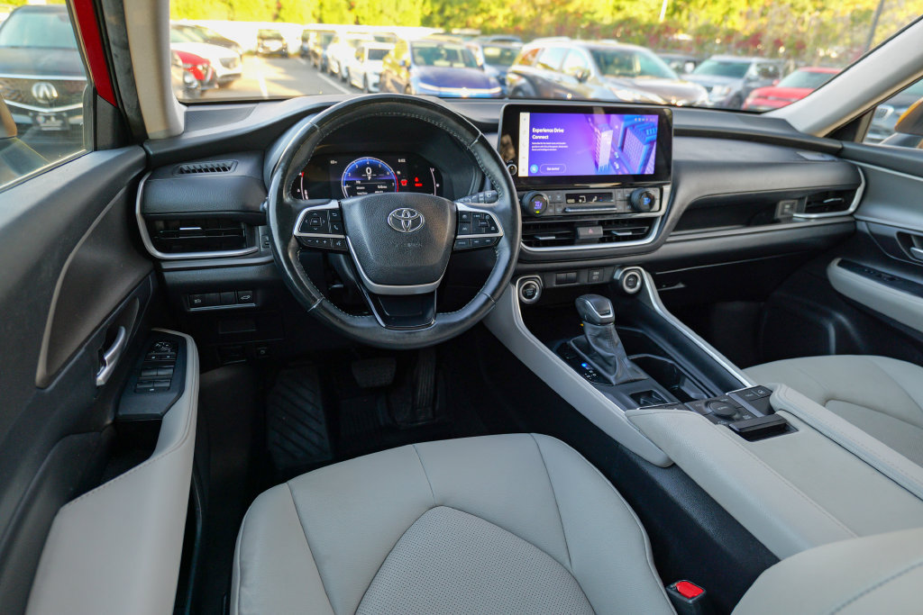 Used 2024 Toyota Grand Highlander AWD image 38