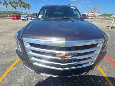 Used 2016 Cadillac Escalade Premium image 2
