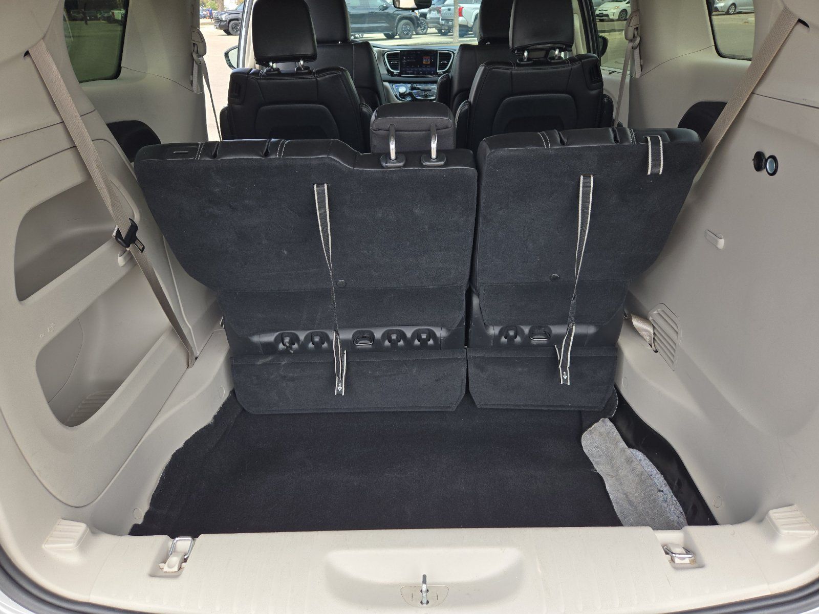 Used 2024 Chrysler Pacifica Touring-L FWD image 15