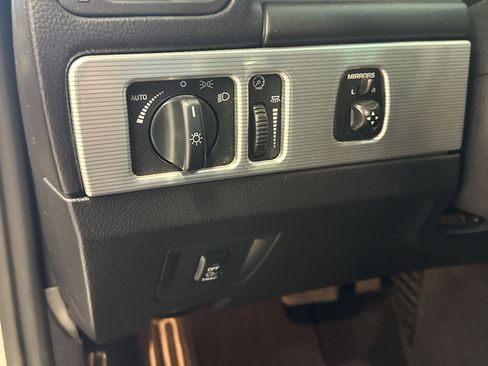 Used 2004 Ford Thunderbird Deluxe image 23