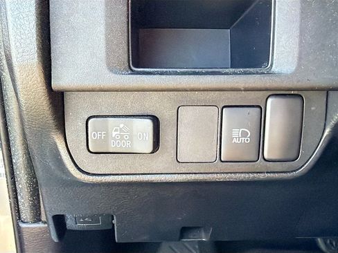 Used 2018 Toyota Tacoma SR5 RWD image 19