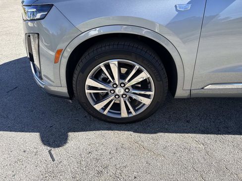Used 2025 Cadillac XT6 Premium Luxury image 9