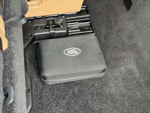 Used 2023 Land Rover Range Rover Long Wheelbase SE image 37