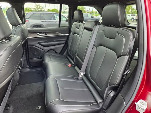 New 2025 Jeep Grand Cherokee Limited w/ Luxury Tech Group II image 29