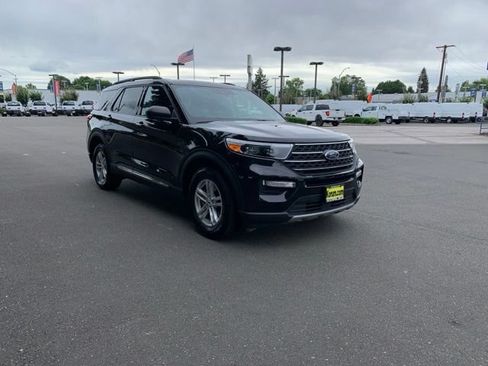 Certified 2024 Ford Explorer XLT w/ Equipment Group 202A AWD/4WD image 11