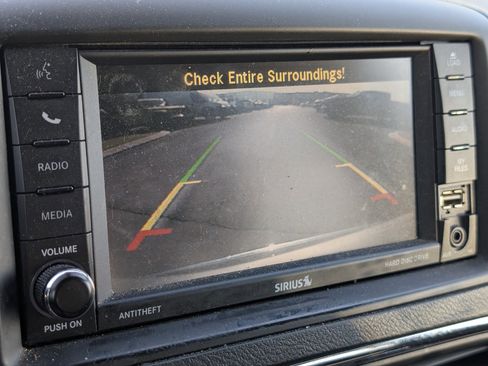 Used 2019 Dodge Grand Caravan SXT image 12