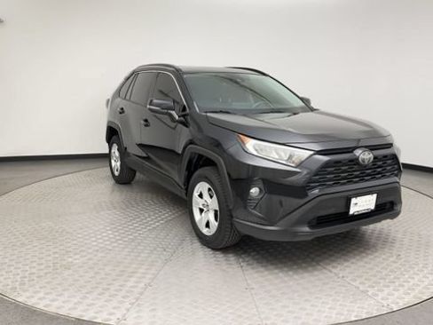 Used 2019 Toyota RAV4 XLE AWD/4WD image 8
