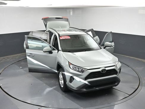 Used 2020 Toyota RAV4 XLE FWD image 39