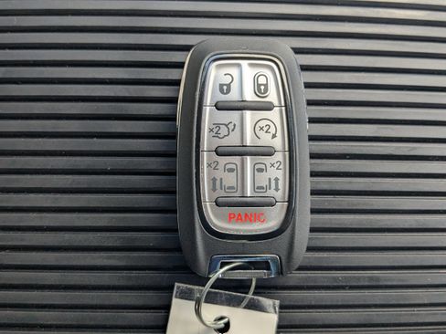 New 2026 Chrysler Pacifica Limited image 28