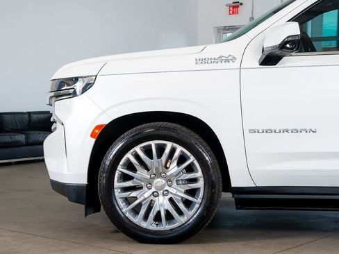 Used 2024 Chevrolet Suburban High Country AWD/4WD image 19