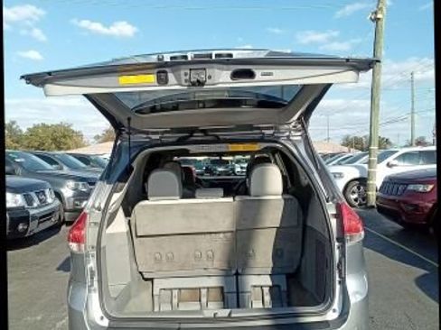 Used 2011 Toyota Sienna Limited w/ Premium Pkg image 26