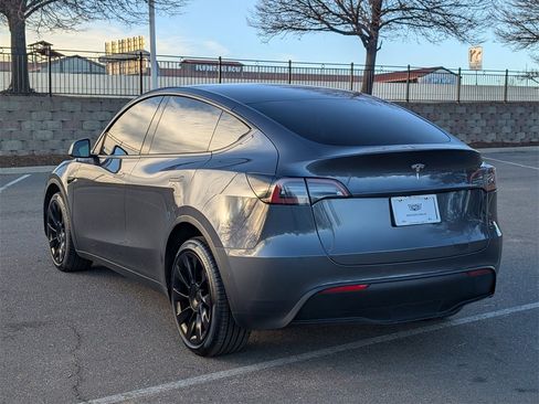 Used 2022 Tesla Model Y Long Range image 3