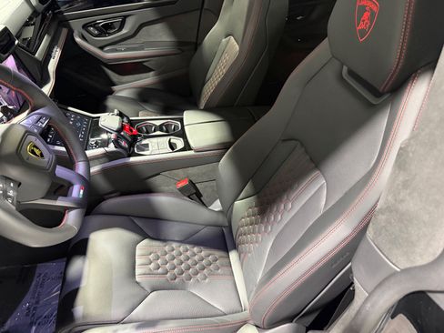 Used 2025 Lamborghini Urus SE AWD/4WD image 28