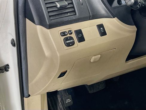 Used 2015 Toyota Venza XLE image 10