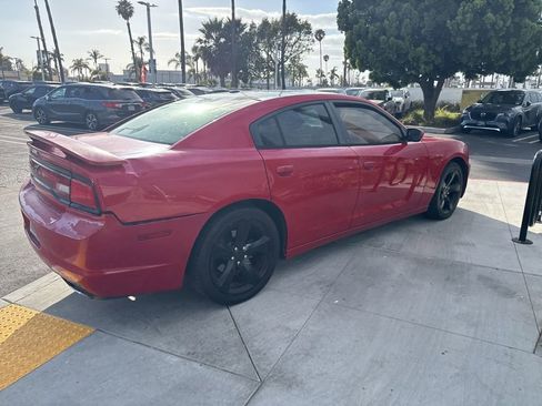 Used 2013 Dodge Charger SXT w/ Blacktop Pkg RWD image 19