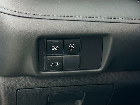 Used 2023 Toyota Highlander XLE image 16