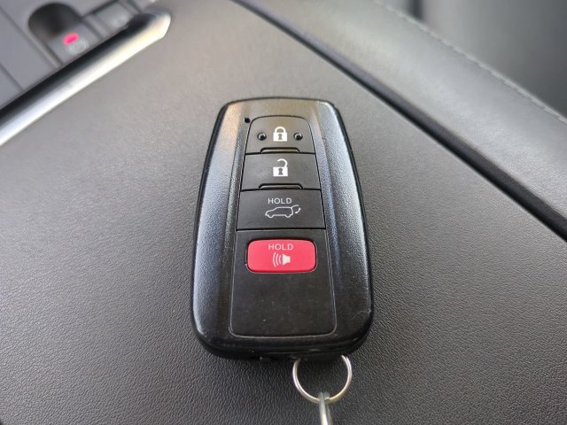 Used 2023 Toyota Highlander XLE AWD/4WD image 29